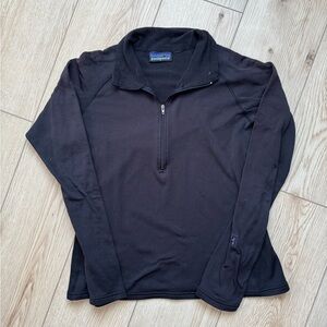 patagonia black 1/4 zip layering pullover top